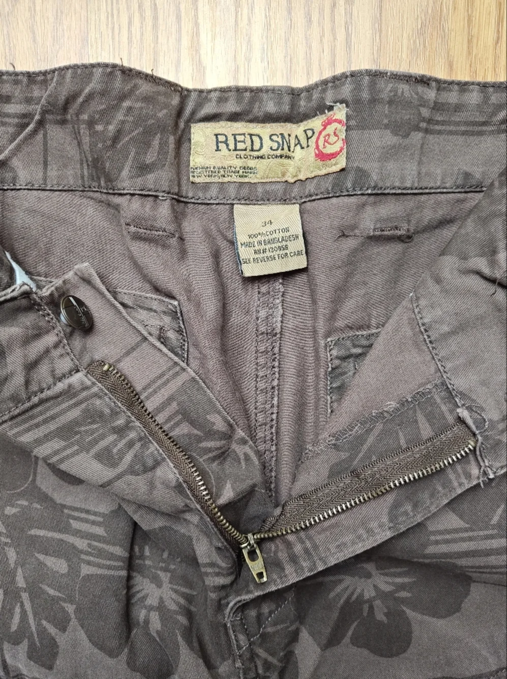 Vintage Red Snap Floral Cargo Shorts Brown Hibiscus Print Tropical 34